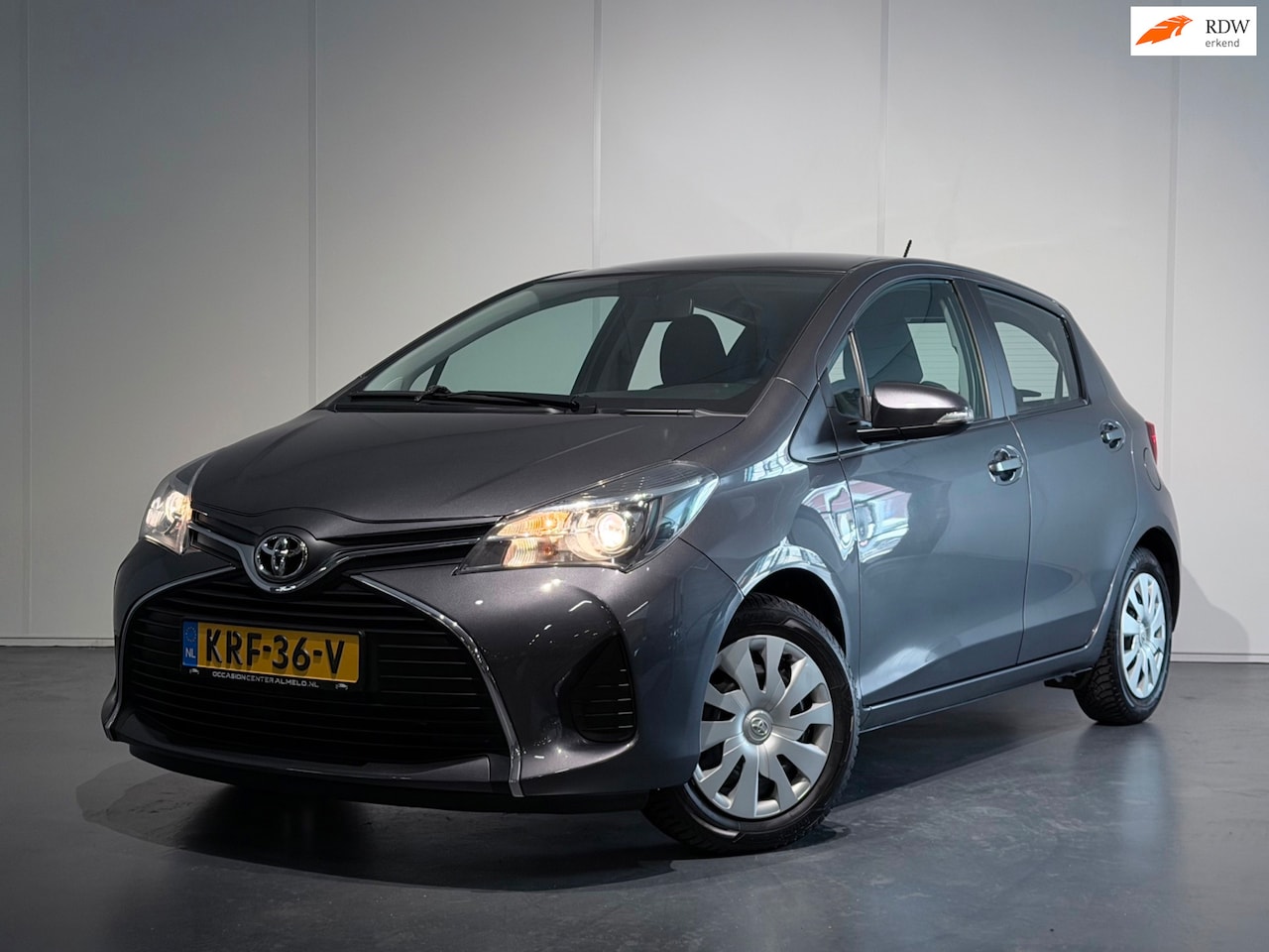 Toyota Yaris - 1.3 VVT-i Aspiration /Airco/Elek.Pakket/Camera/Stoelverw./Trekhaak - AutoWereld.nl