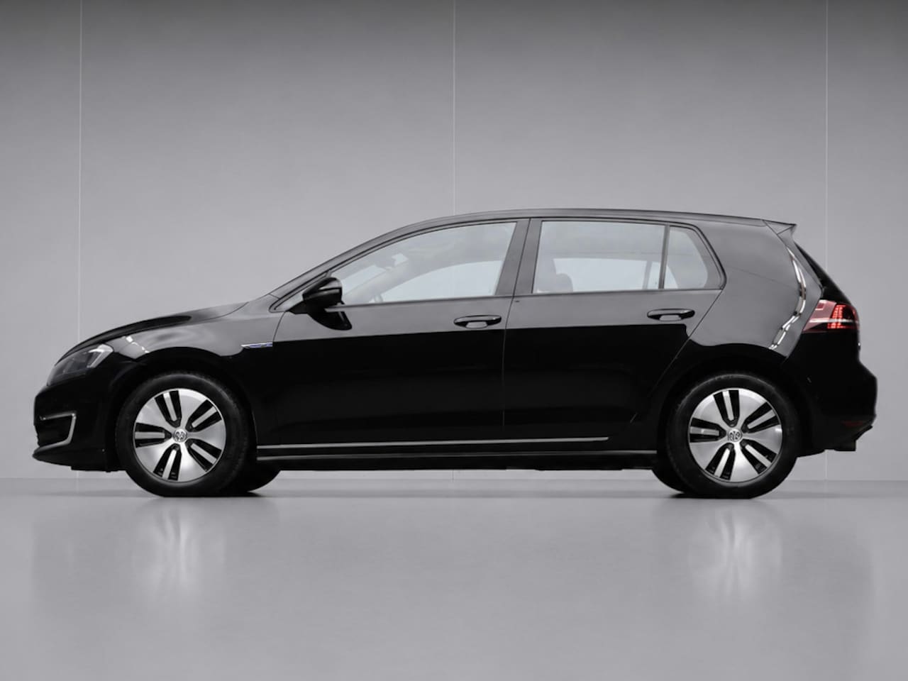 Volkswagen Golf - 1.4 TSI GTE Highline Sport (APPLE CARPLAY,LED,CAMERA,STOELVERWARMING,CLIMATE,CRUISE,LM VEL - AutoWereld.nl