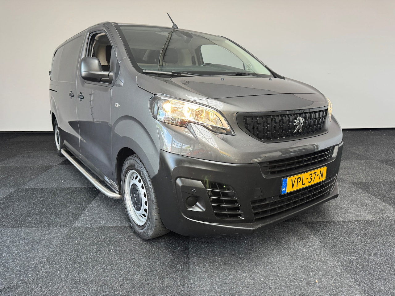 Peugeot Expert - 2.0HDI Automaat 145 PK L2H1 Camera Navigatie Apk 2027 incl 4 nwe banden - AutoWereld.nl