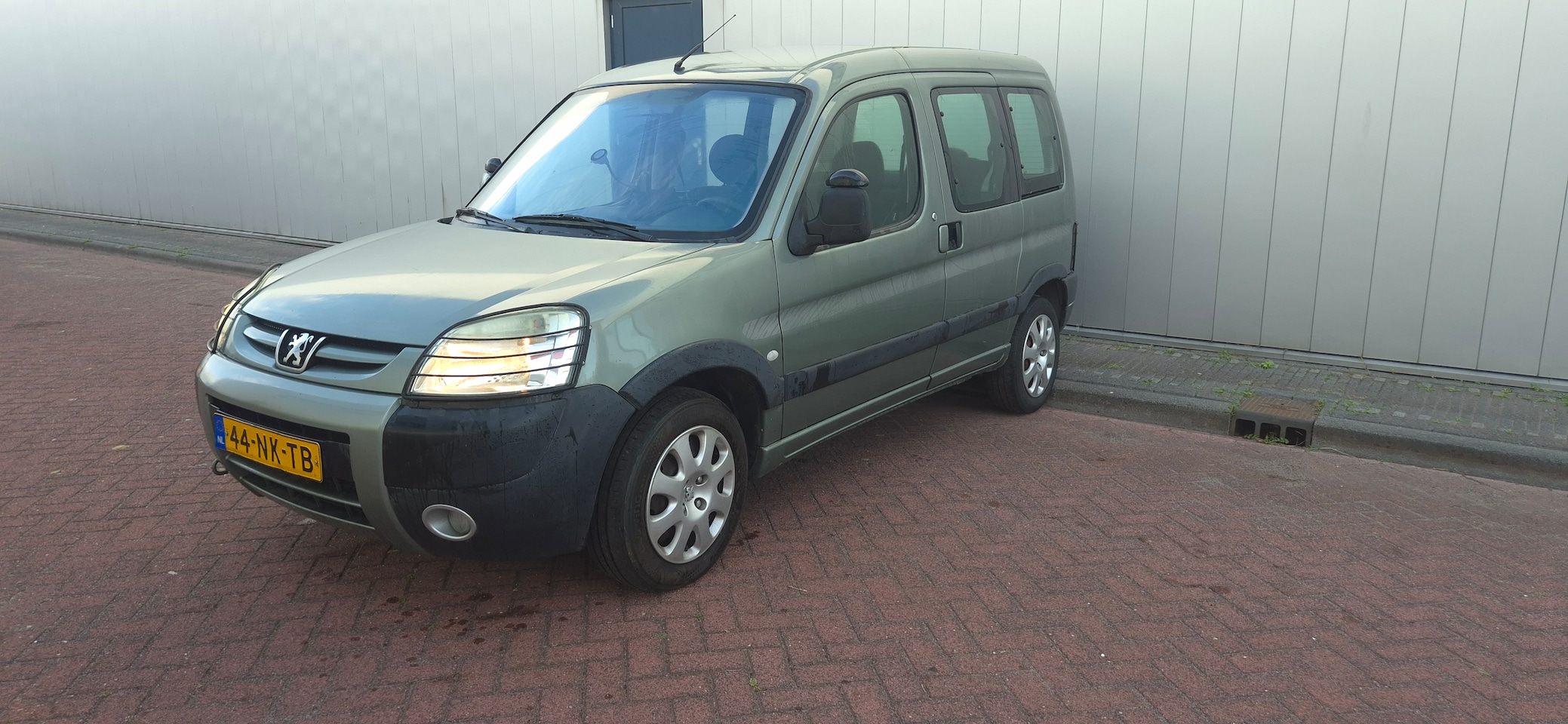 Peugeot Partner MPV - 1.6-16V VTC AIRCO ☆ TREKHAAK ☆ GOED ONDERHOUDEN ☆ ZGAN WINTERSET ☆ - AutoWereld.nl