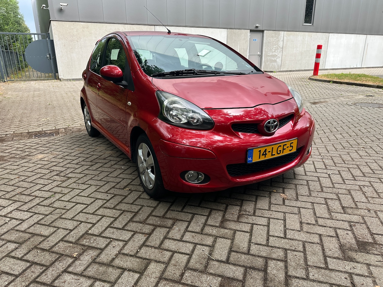 Toyota Aygo - 1.0-12V Aspiration Red - AutoWereld.nl
