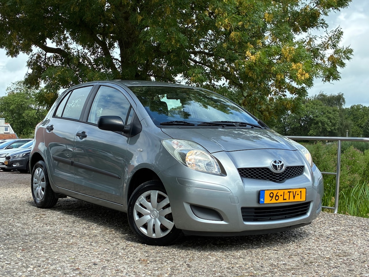 Toyota Yaris - 1.0 VVTi Acces | 5-Deurs + 23-07-2027 APK nu € 2.450,-!!! - AutoWereld.nl