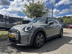 MINI 3-Deurs - (f56) 1.5 136pk Cooper Aut. Buss Edit Clima Sportst. Xenon Shadow Line Multi Media 11.915
