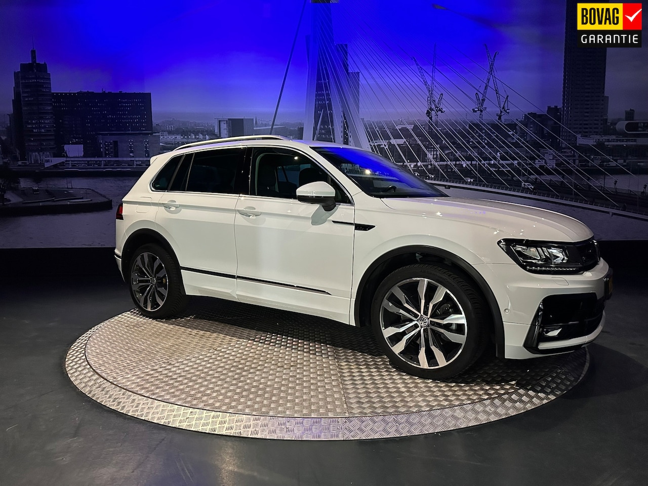 Volkswagen Tiguan - 2.0 TSI 4Motion Highline Business R *360camera*Appconnect* - AutoWereld.nl