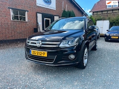 Volkswagen Tiguan - 2.0 TSI Sport&Style 4Motion ( Navigatie + Automaat + Trekhaak )