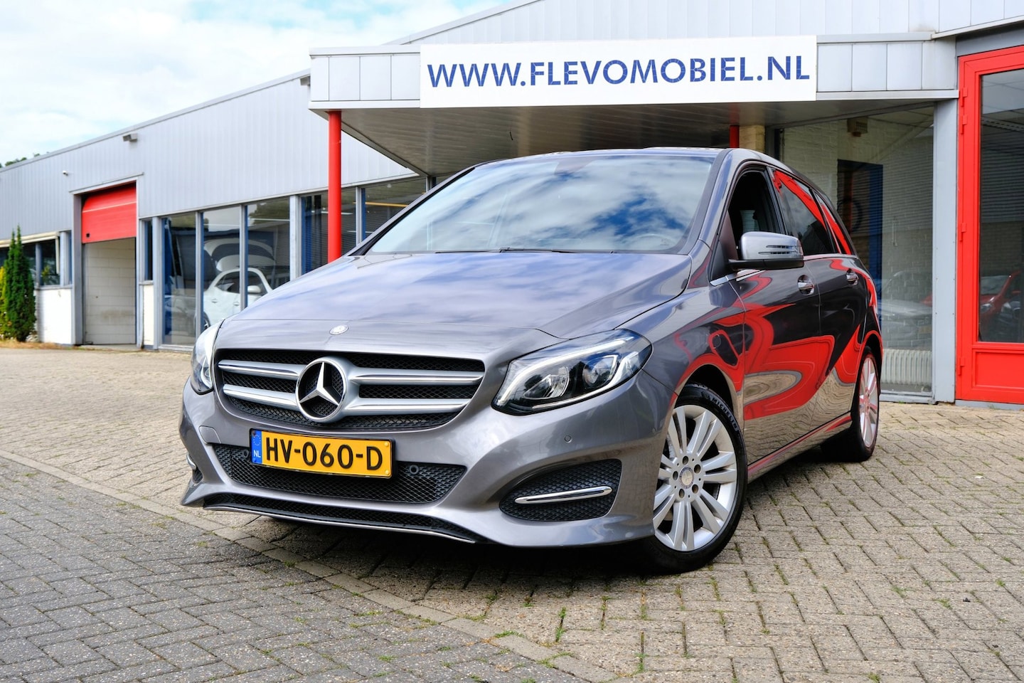 Mercedes-Benz B-klasse - 180 Ambition 5-drs Aut. Navi|LED|Clima|PDC|LMV - AutoWereld.nl