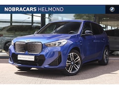 BMW iX1 - eDrive20 M Sport / Panoramadak / Trekhaak / Sportstoelen / M Adaptief onderstel / Achterui