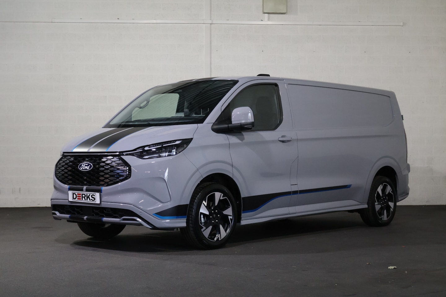 Ford Transit Custom - E-Transit L2 H1 Sport 71 kWh 218pk (wordt verwacht) - AutoWereld.nl