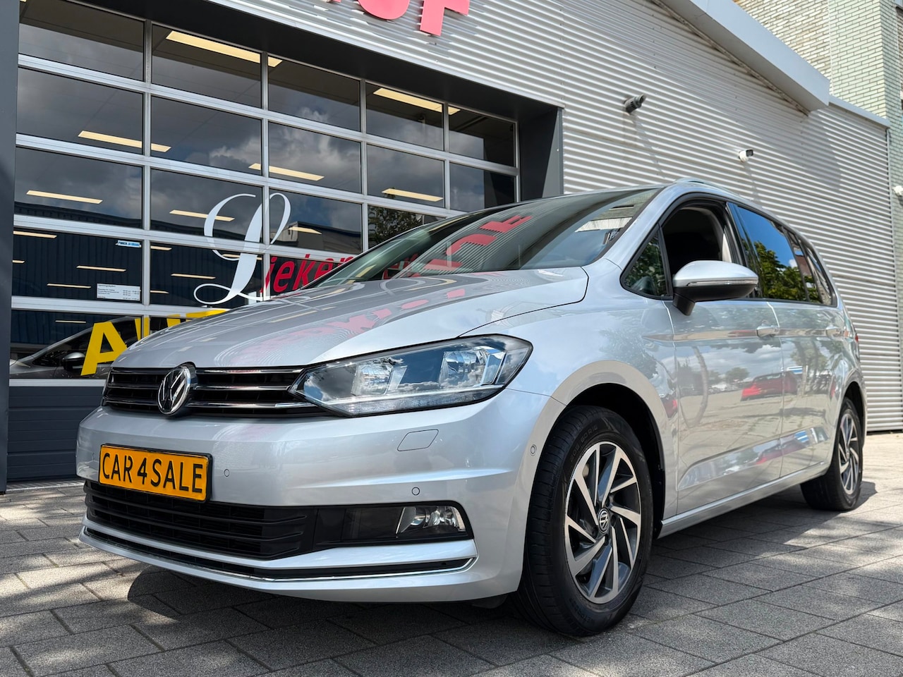 Volkswagen Touran - 1.2 TSI Sound BlueMotion Tech - Apple CarPlay / Navigatie I Airco I PDC I Veiligheid pakke - AutoWereld.nl