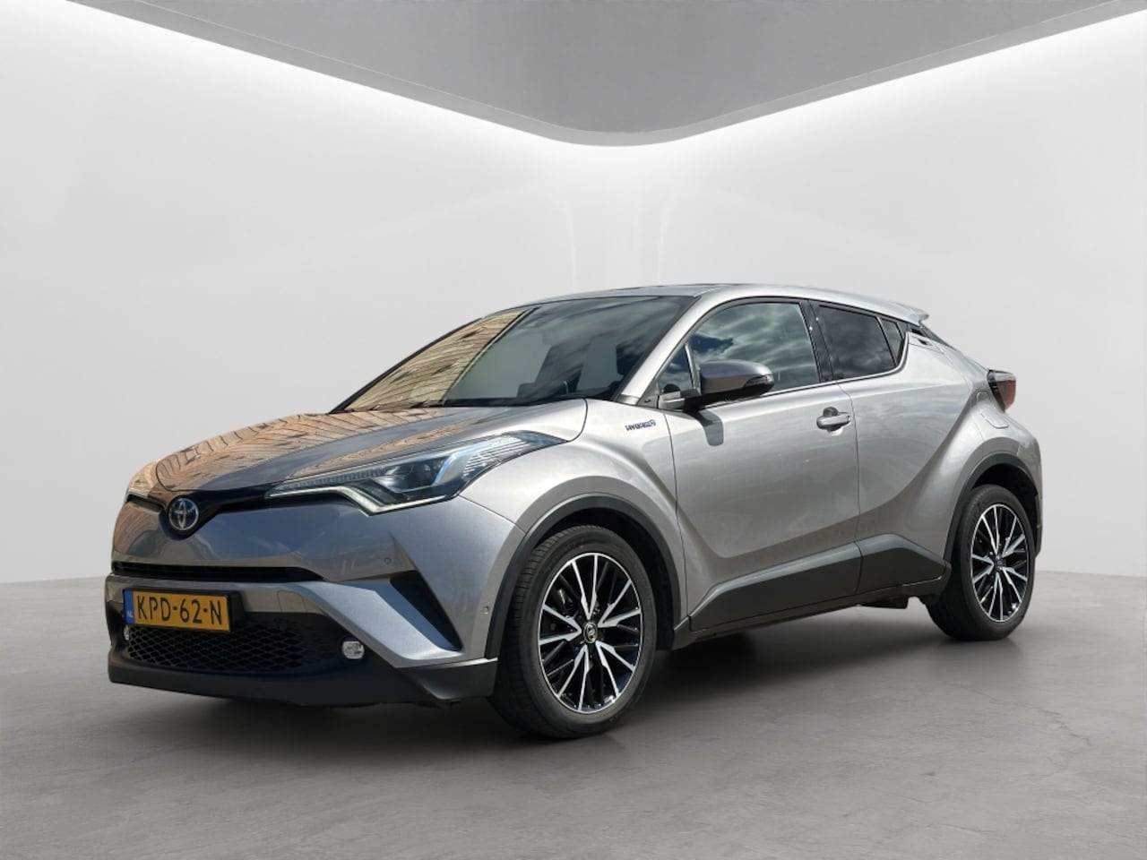 Toyota C-HR - 1.8 Hybrid Executive Navi PDC Led Leder - AutoWereld.nl
