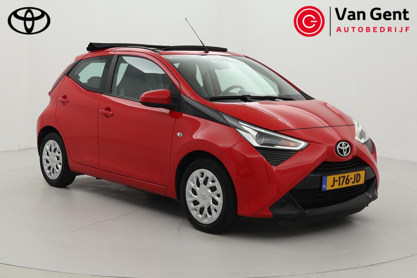 Toyota Aygo - 1.0 VVT-i x-play cabrio | Elektrisch vouwdak | Apple Carplay / Android Auto | Airco | Came - AutoWereld.nl