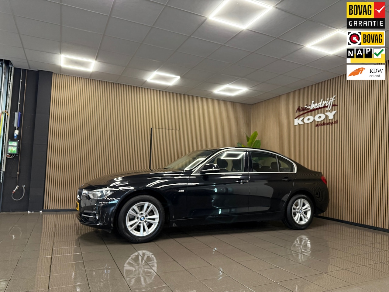 BMW 3-serie - 318i Executive * Automaat / Dealer onderhouden / Afn. Trekhaak / LED / Navigatie / NL Auto - AutoWereld.nl