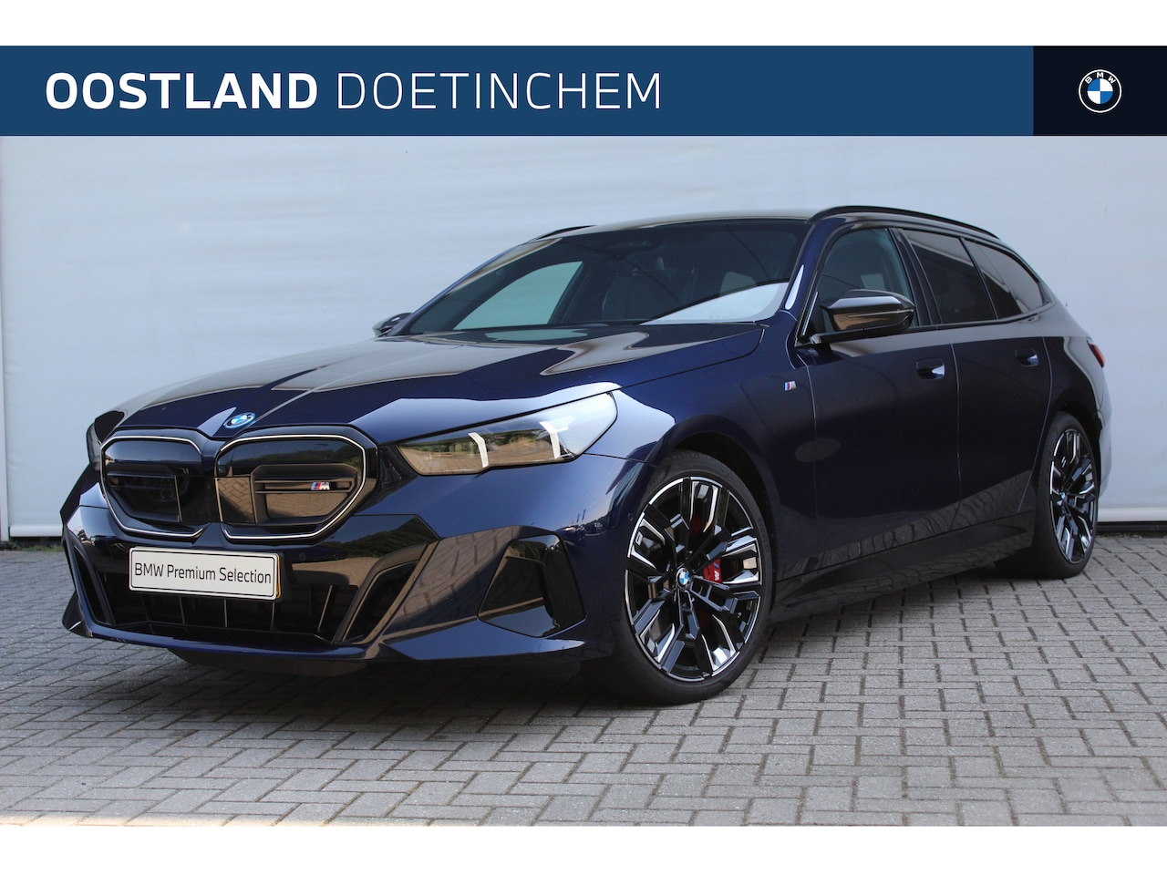 BMW i5 Touring - M60 xDrive / Trekhaak / Panoramadak / Bowers & Wilkins / Comfort Access / Stoelventilatie - AutoWereld.nl