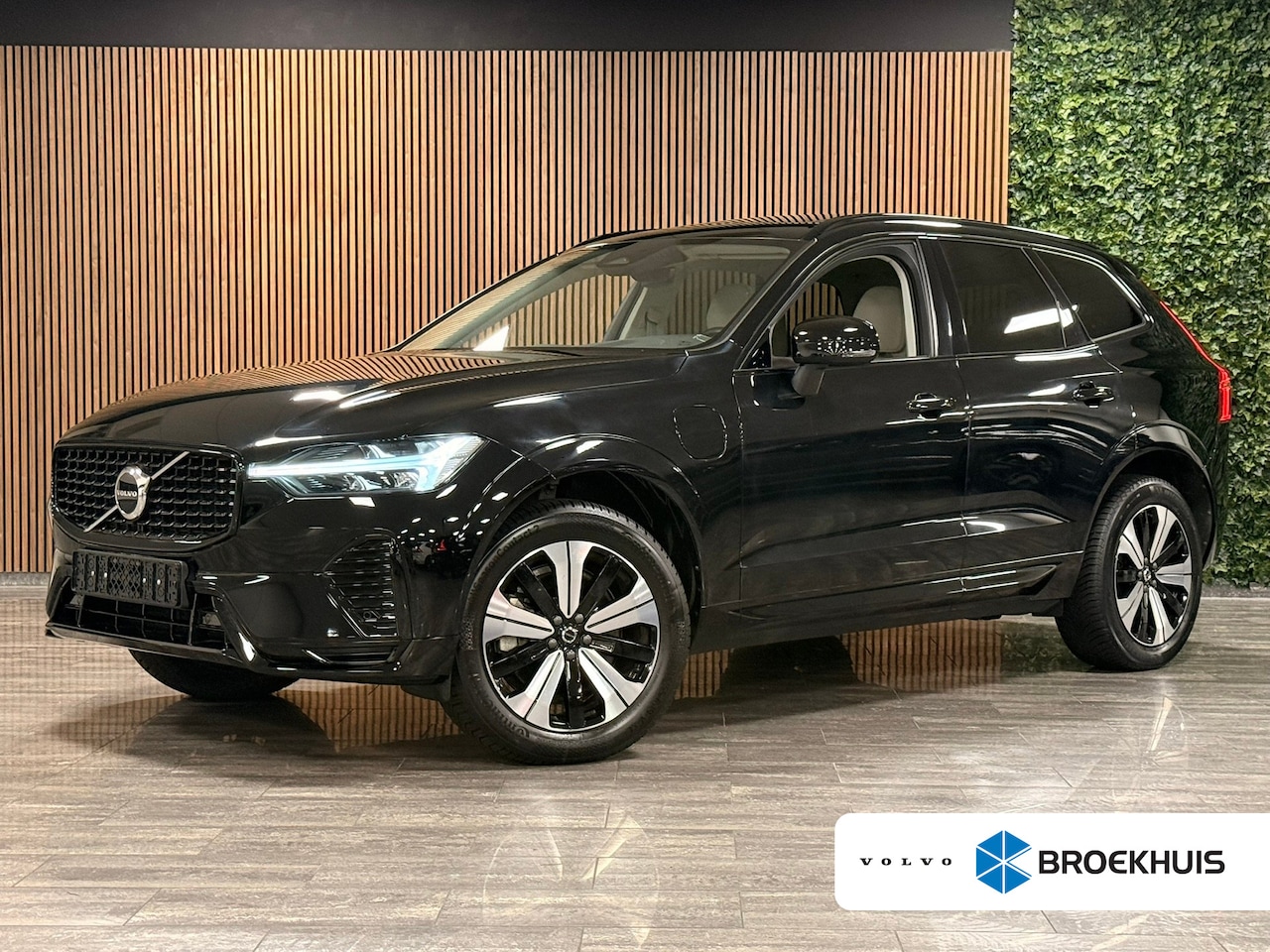 Volvo XC60 - T6 AWD Recharge Plus Dark Long Range | Harman Kardon | All Season Banden | Adaptieve Cruis - AutoWereld.nl