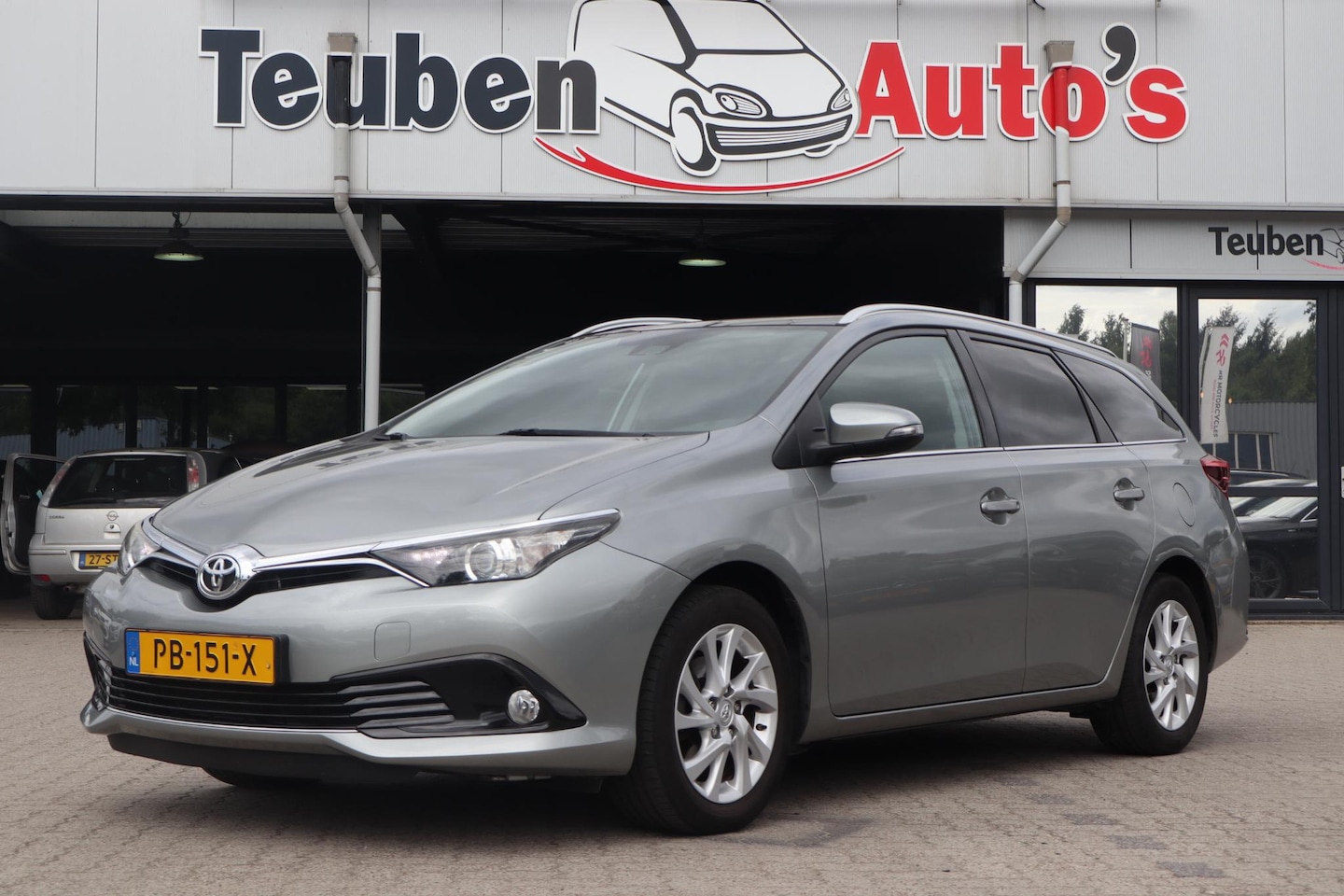 Toyota Auris Touring Sports - 1.2T Trend | Panoramadak | Trekhaak | Camera | Dealer onderhouden - AutoWereld.nl