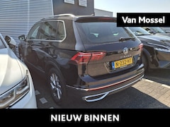 Volkswagen Tiguan - 1.5 TSI Elegance 150 PK| Dealeronderhouden | Trekhaak | Navigatie | Achteruitrijcamera | C