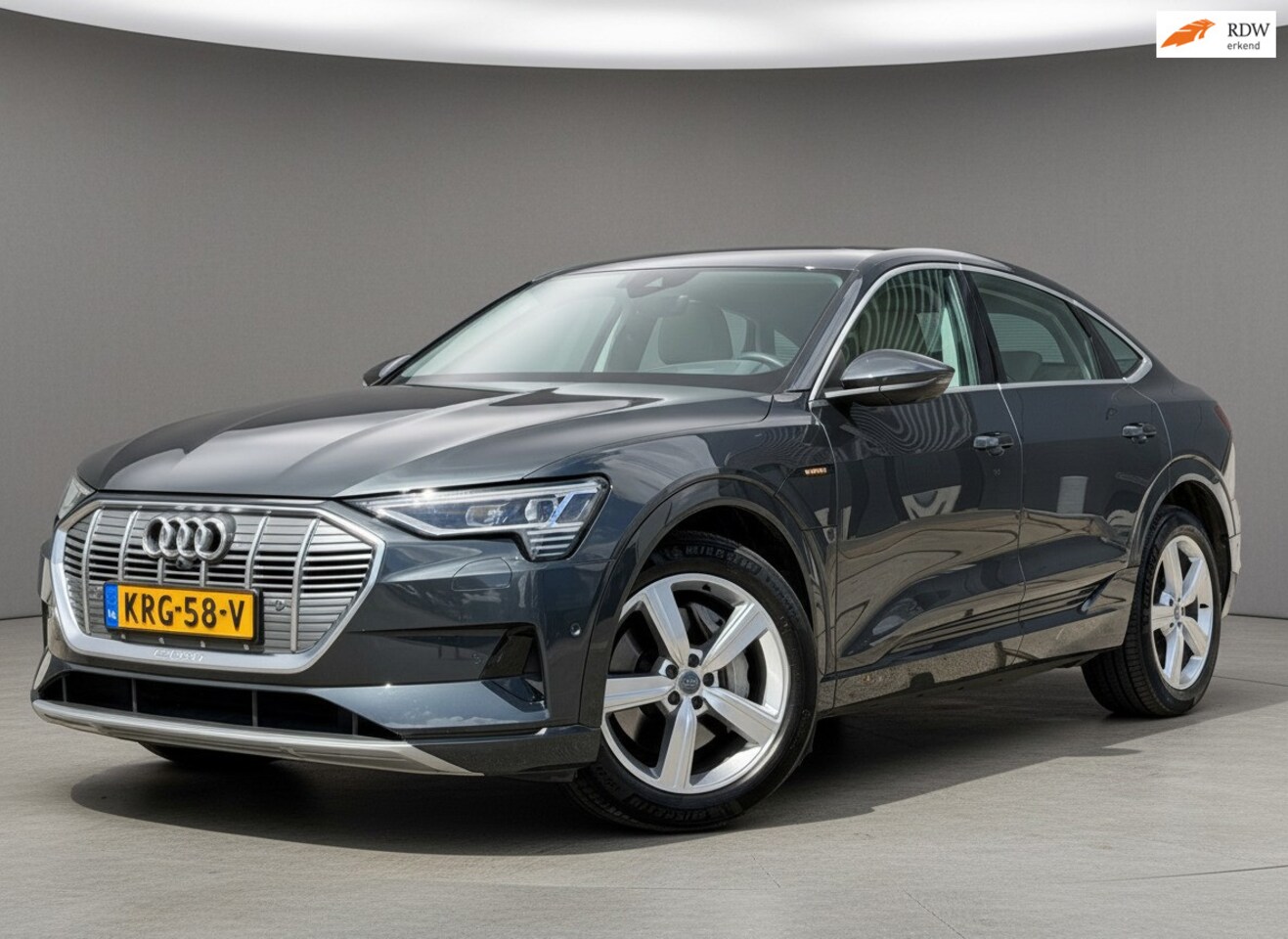 Audi e-tron Sportback - 55 quattro Business edition Plus 95 kWh|Luchtvering|Leder|HUD|Trekhaak|3D-camera|Memory - AutoWereld.nl