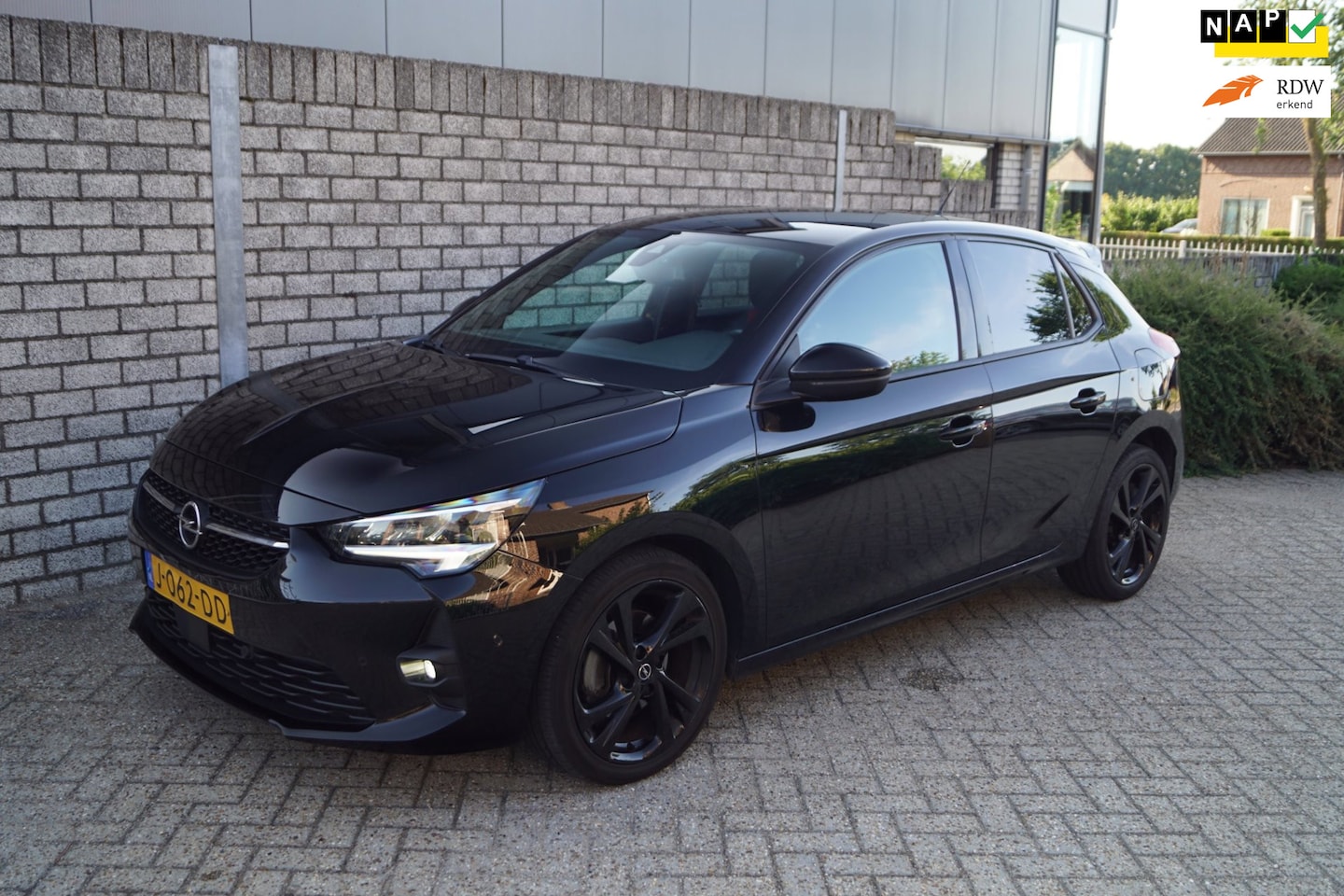 Opel Corsa - 1.2 GS Line Half Leder Sportst Navi Camera Clima Apple Carplay Cruise 2x PDC Inparkeer Sys - AutoWereld.nl