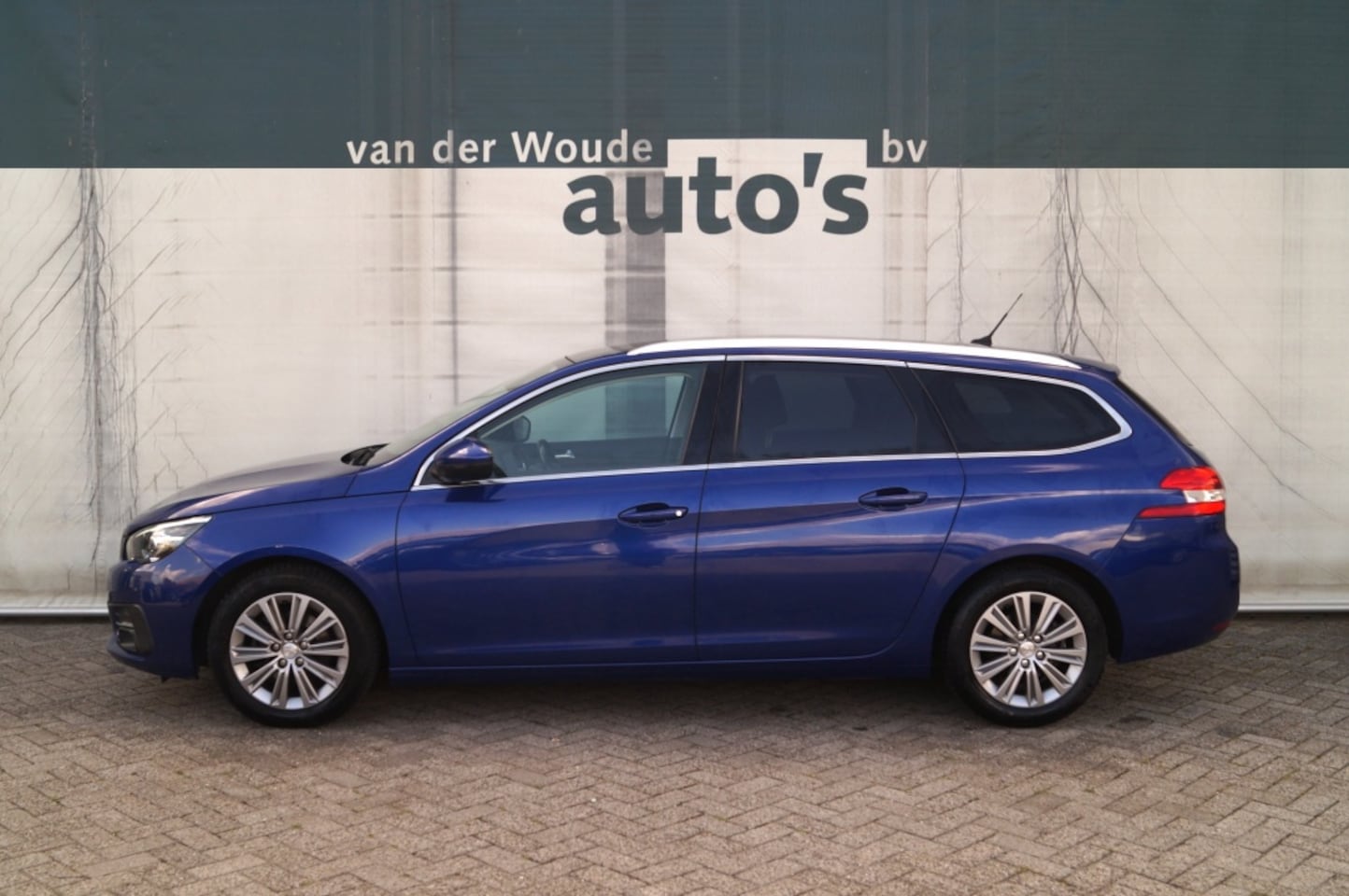 Peugeot 308 SW - 1.2 PureTech 130pk Premium -PANO-ECC-CAM-TREKHAAK- - AutoWereld.nl