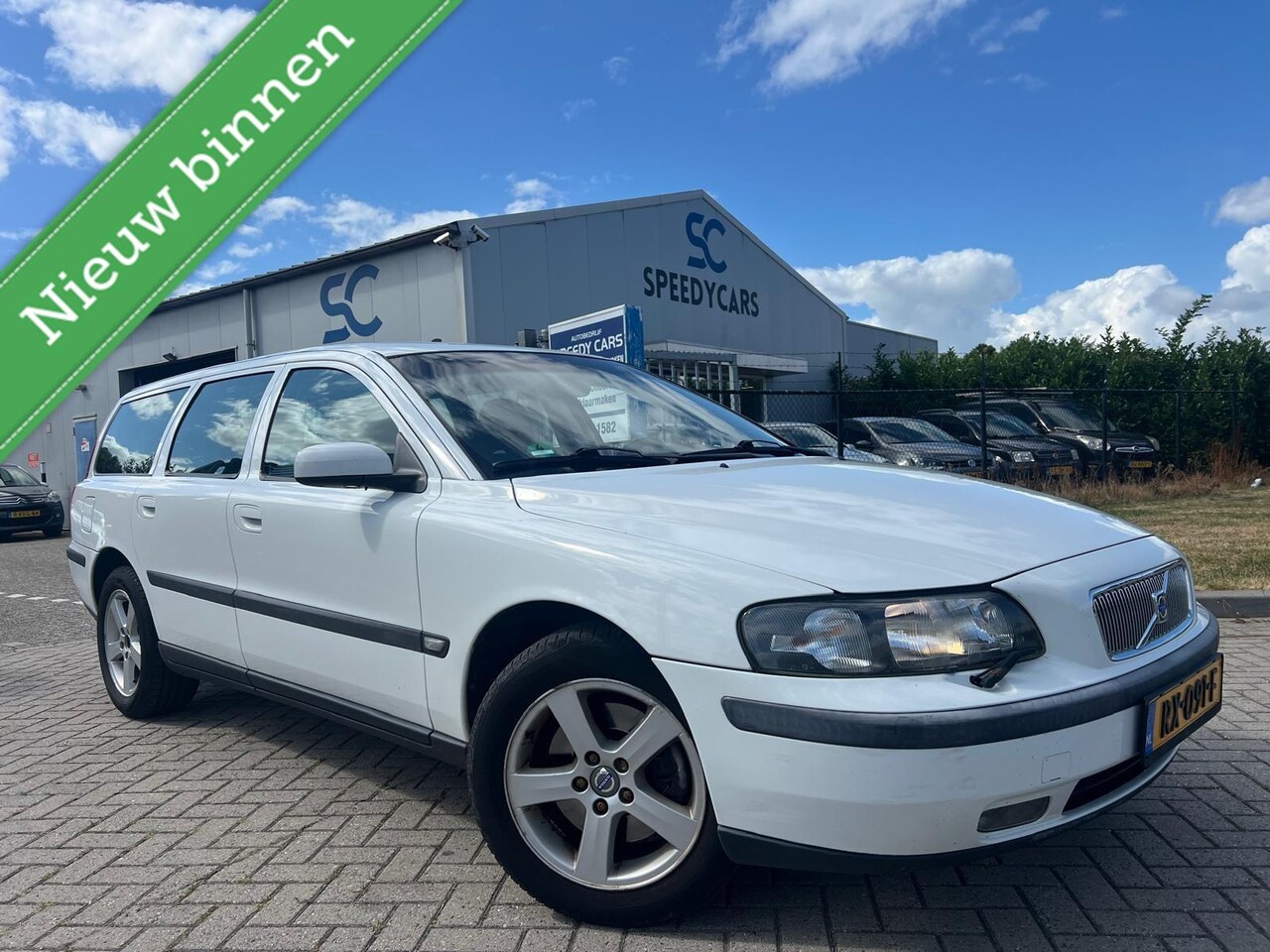 Volvo V70 - 2.4 Automaat Cruise Clima Stoelverwarming Trekhaak - AutoWereld.nl