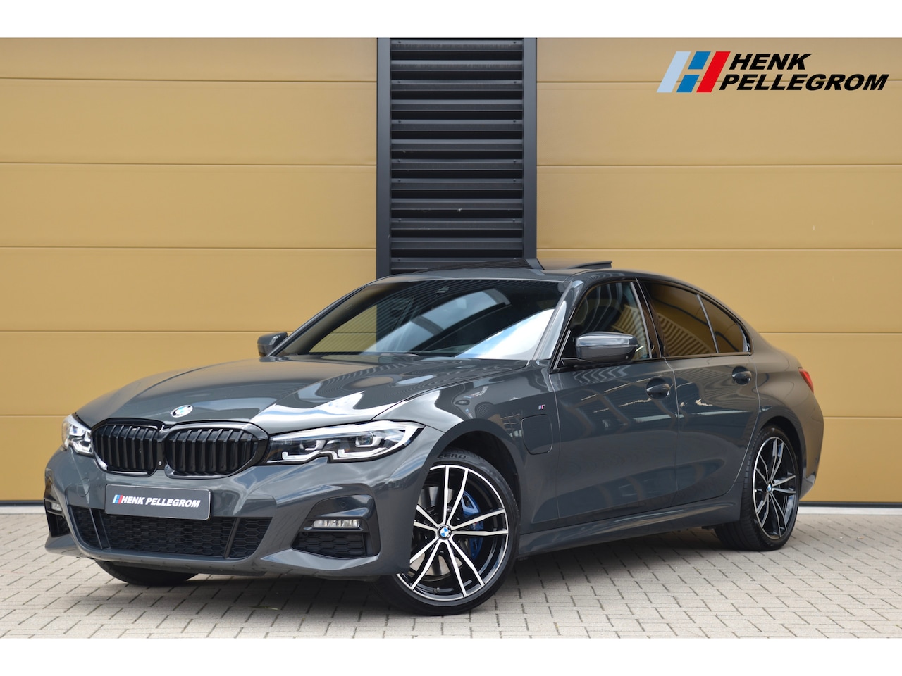 BMW 3-serie - 330e High Exe M-Sport * Harman/Kardon * Schuifdak * M-Achterspoiler * SOH 84.7% * Head-up - AutoWereld.nl