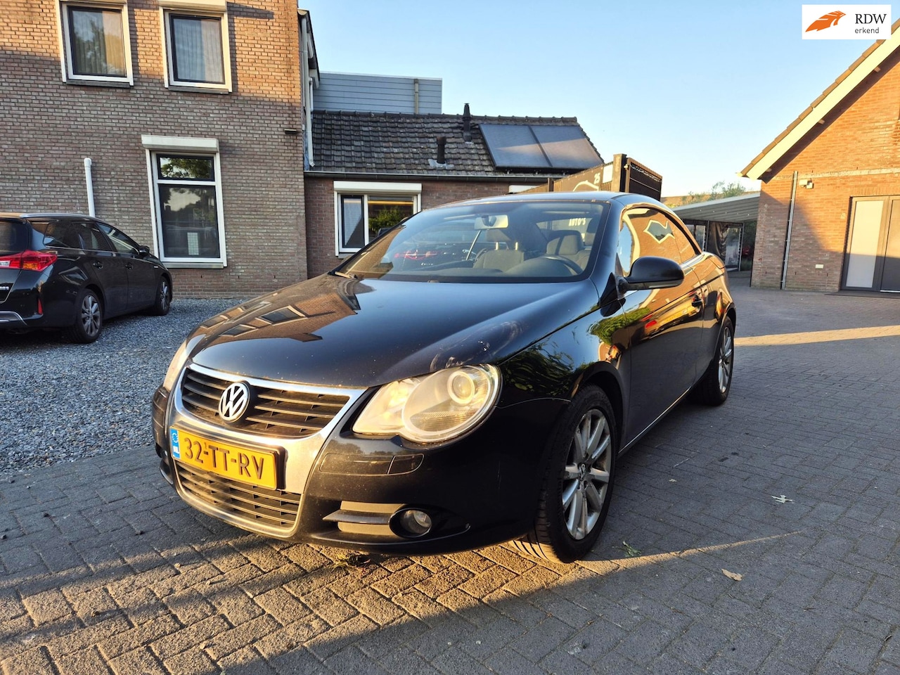 Volkswagen Eos - 2.0 TDI Cabrio Hardtop Panoramadak Nieuwe Apk 14-7-2027( Dak werkt soms niet ) - AutoWereld.nl