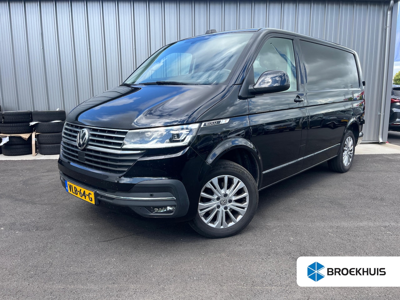 Volkswagen Transporter - 2.0 TDI L1H1 Bulli 150pk AUTO | Trekhaak | Achterdeuren | Passagiersstoel | Adaptive cruis - AutoWereld.nl