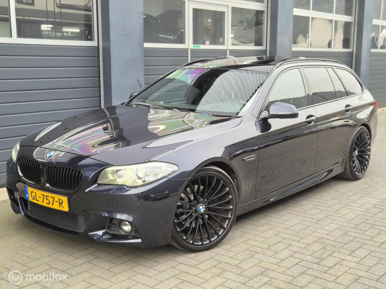 BMW 5-serie Touring - 520i High Executive M-pakket Automaat LCI | PANO | 20'' | NAVI | CARPLAY | XENON | - AutoWereld.nl