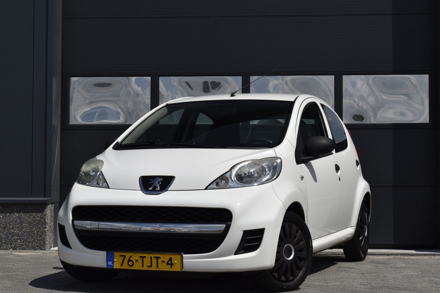 Peugeot 107 - 1.0-12V XR 5 drs Airco / NAP / Radio - AutoWereld.nl