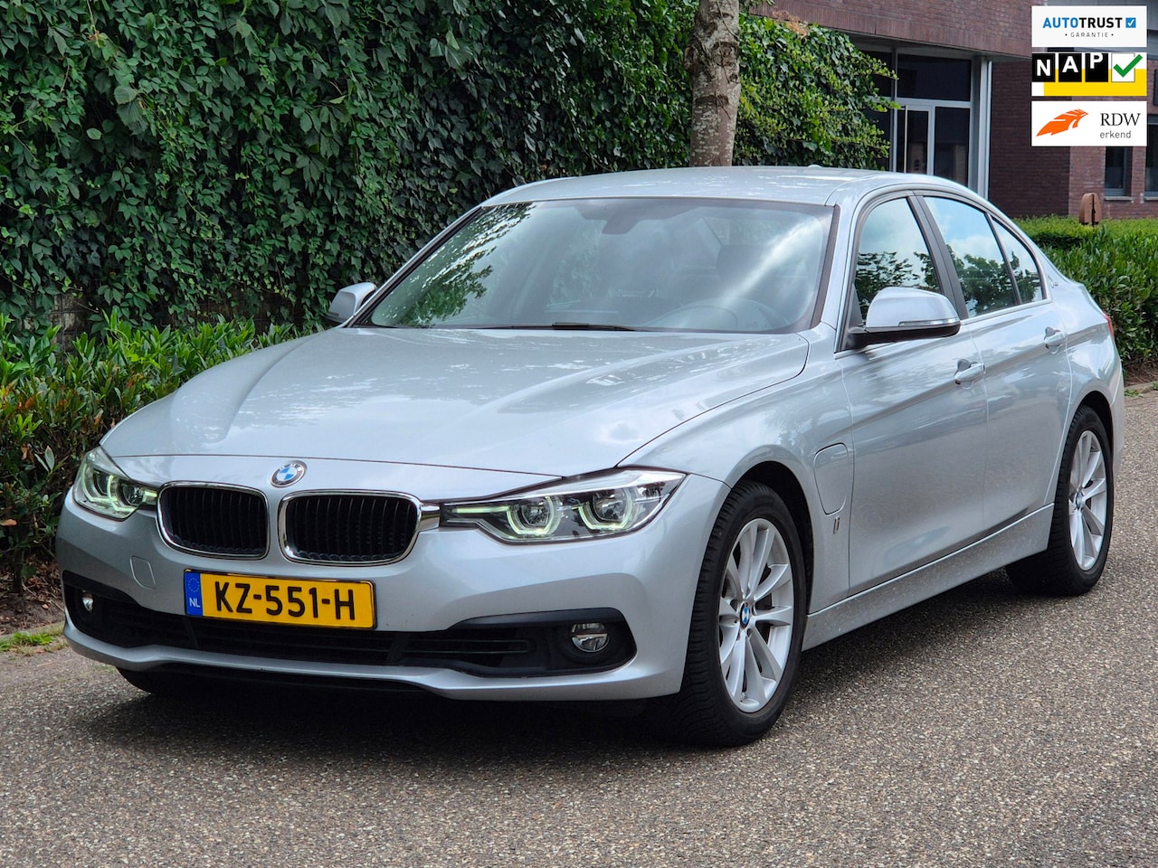 BMW 3-serie - 330e High Executive Apple CarPlay Nbt Evo Navigatie Pro NAP 2e Eigenar - AutoWereld.nl