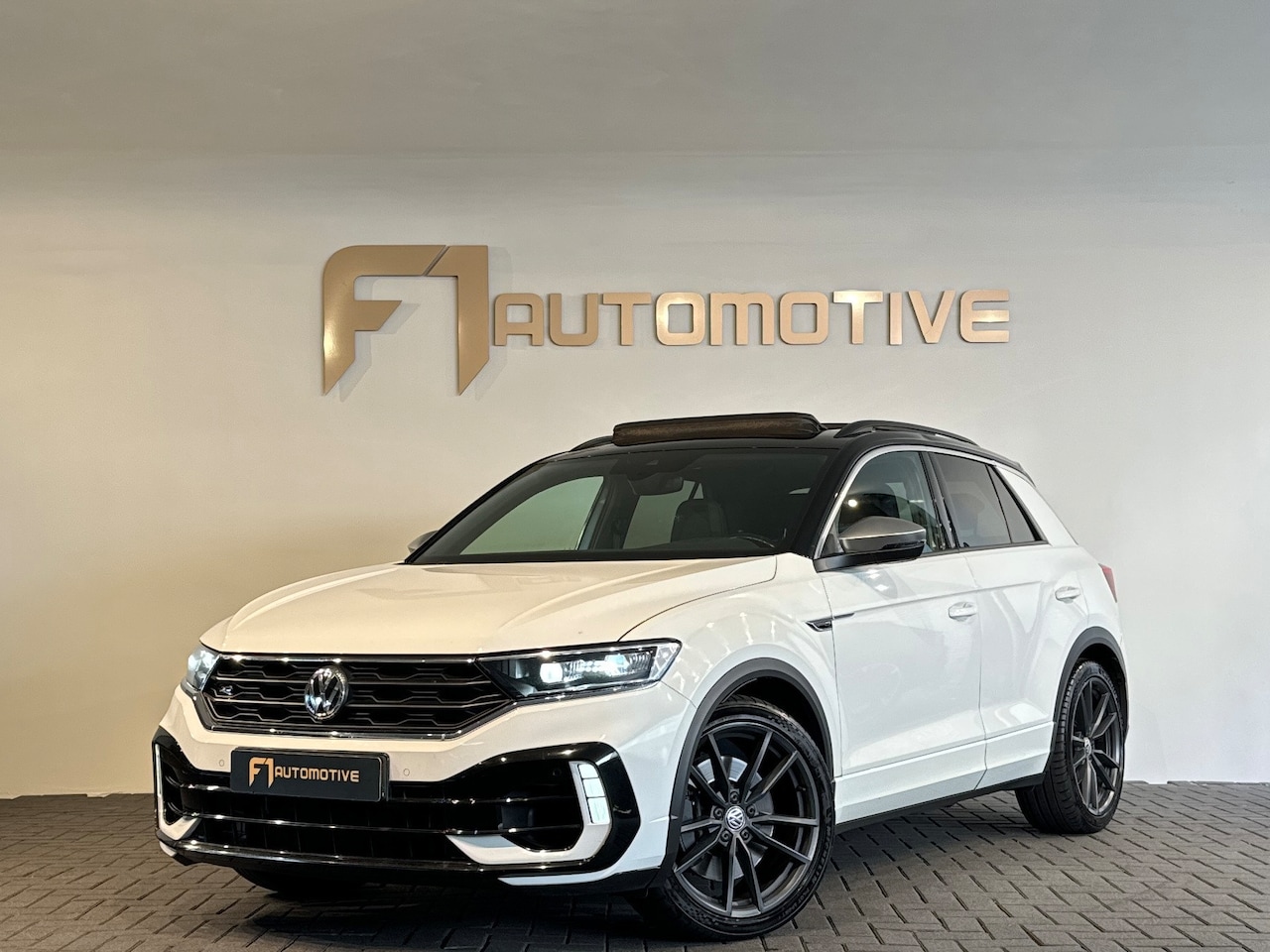 Volkswagen T-Roc - 2.0 TSI 4Motion R Pano|BlindSpot|ACC|Lane Assist|DCC|Camera - AutoWereld.nl