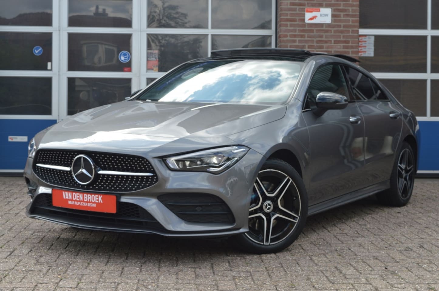 Mercedes-Benz CLA-Klasse - 250 e AMG | HYBRID - PANODAK - CAMERA - AutoWereld.nl