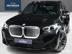 BMW iX1 - eDrive20 67 kWh M Sport / 22KW LADER / 19" / ADAP LED / KEY-LESS ENTRY-START