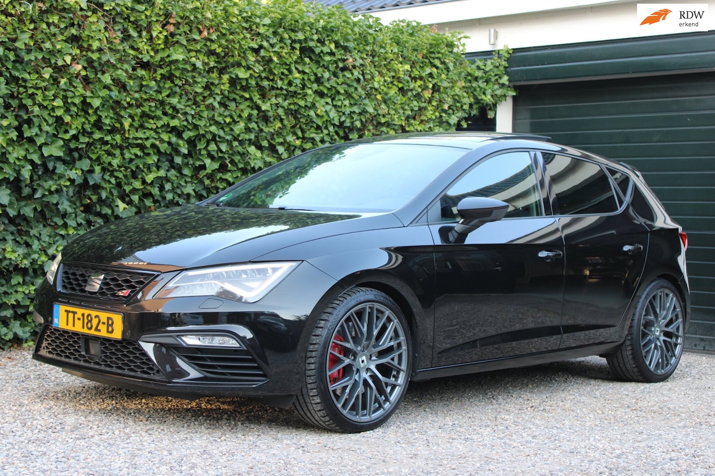 SEAT Leon ST - 2.0 TSI CUPRA 300 | ACC | Carplay | Navi | Schuif- kanteldak | Leer | ETC... - AutoWereld.nl