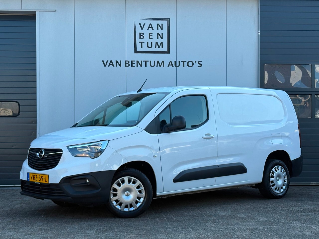 Opel Combo - 1.5D 131pk Autom. L2H1 Camera Navi Carplay EURO 6 - AutoWereld.nl