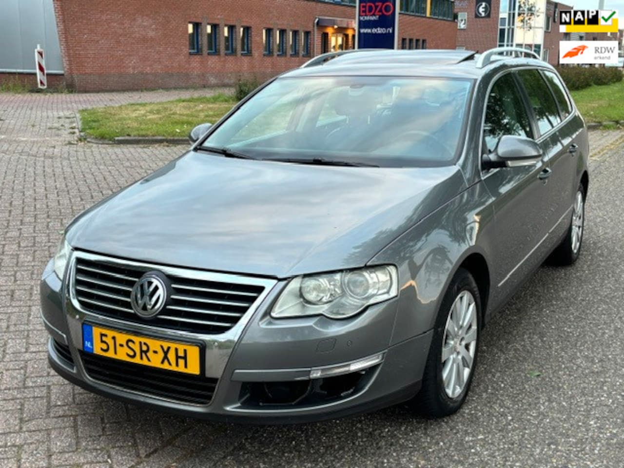 Volkswagen Passat Variant - 2.0 FSI Highline ECC Leder Audio-CD/Navi Sportstoelen LMV 16" PDC Xenon Schuif-/Kanteldak - AutoWereld.nl