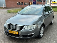Volkswagen Passat Variant - 2.0 FSI Highline ECC Leder Audio-CD/Navi Sportstoelen LMV 16" PDC Xenon Schuif-/Kanteldak
