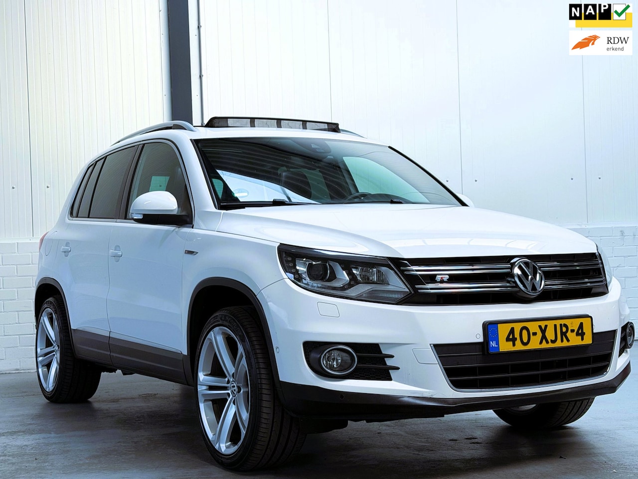 Volkswagen Tiguan - 1.4 TSI Sport&Style|Pano|Leder|Trekhaak|Goed onderhouden - AutoWereld.nl