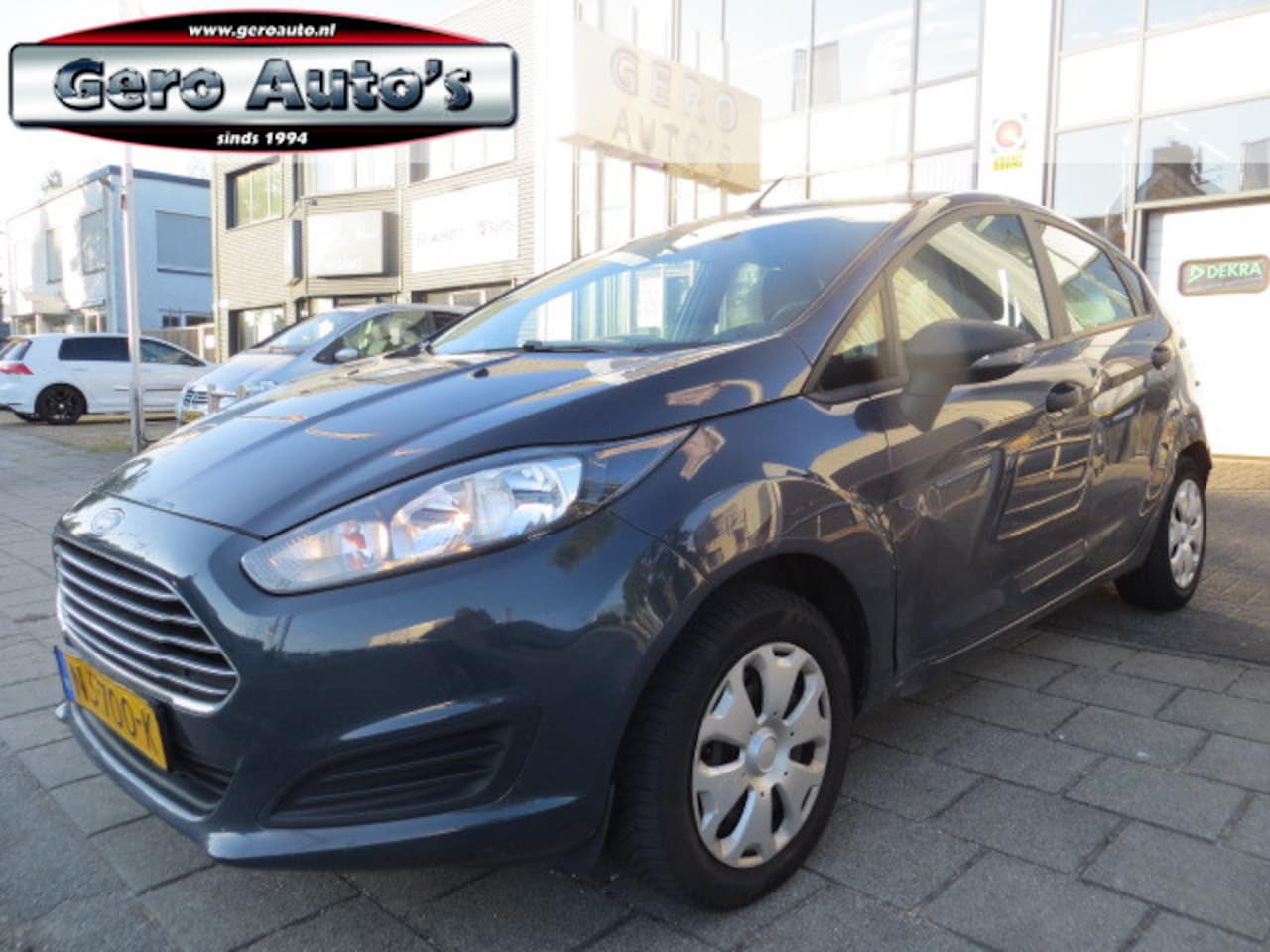 Ford Fiesta - 1.25 Titanium 5 deurs let op rijdbare schade ! zie foto`s - AutoWereld.nl