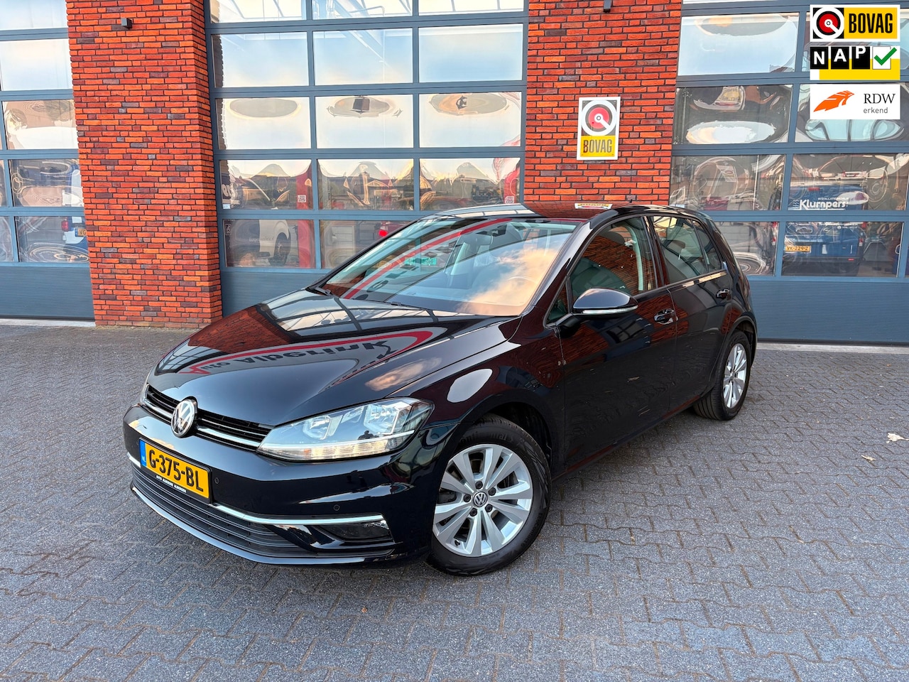 Volkswagen Golf - 1.0 TSI Highline | Apple CarPlay | Massage stoel | Adaptive cruisecontrol | Stoelverwarmin - AutoWereld.nl