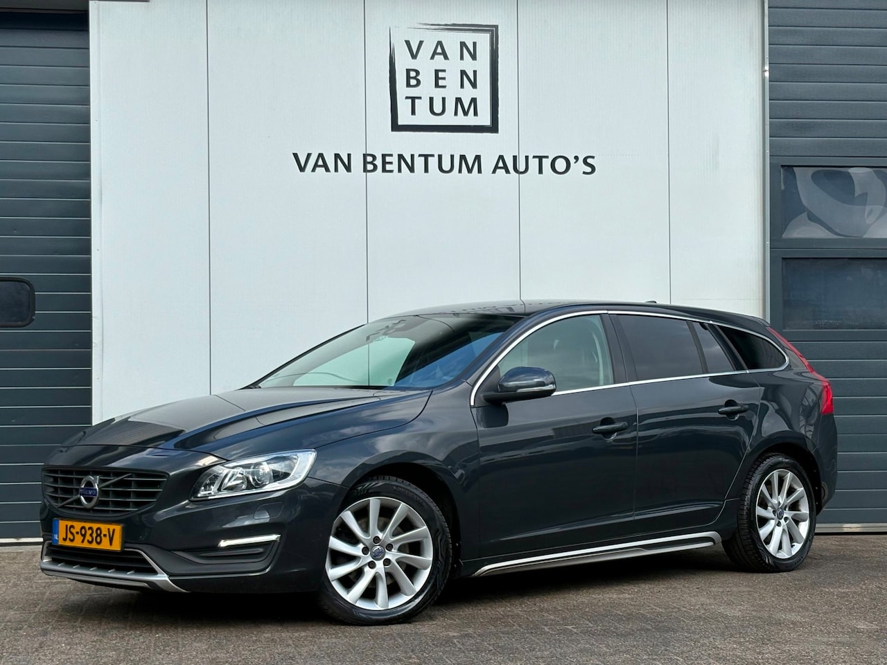 Volvo V60 - 2.0 D3 150pk Nordic+ Navi Clima Cruise Xenon! - AutoWereld.nl