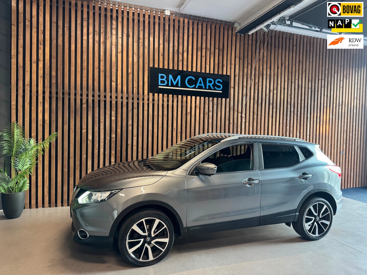 Nissan Qashqai - 1.2 N-Connecta Panodak,Xenon,Camera,Trkhaak - AutoWereld.nl