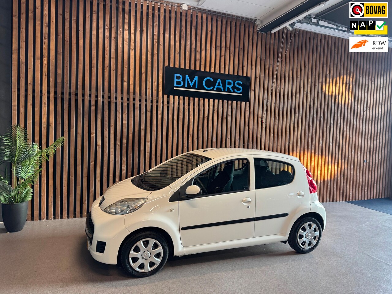 Peugeot 107 - 1.0-12V XS Airco,Toerenteller, New APK - AutoWereld.nl