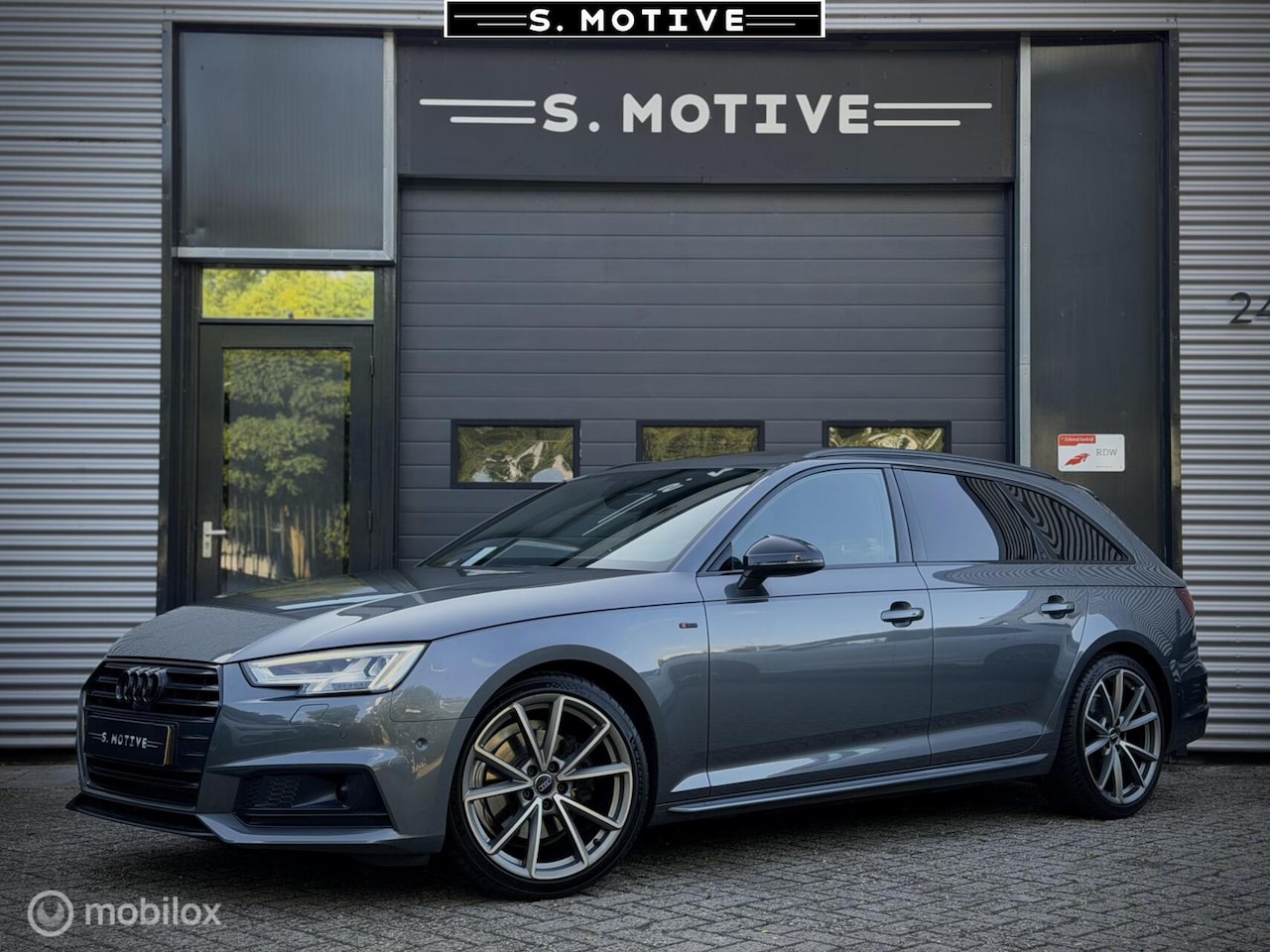 Audi A4 Avant - 2.0 TFSI S line black edition, 360, Pano, HUD, Trekhaak, Stoelverwarming, - AutoWereld.nl