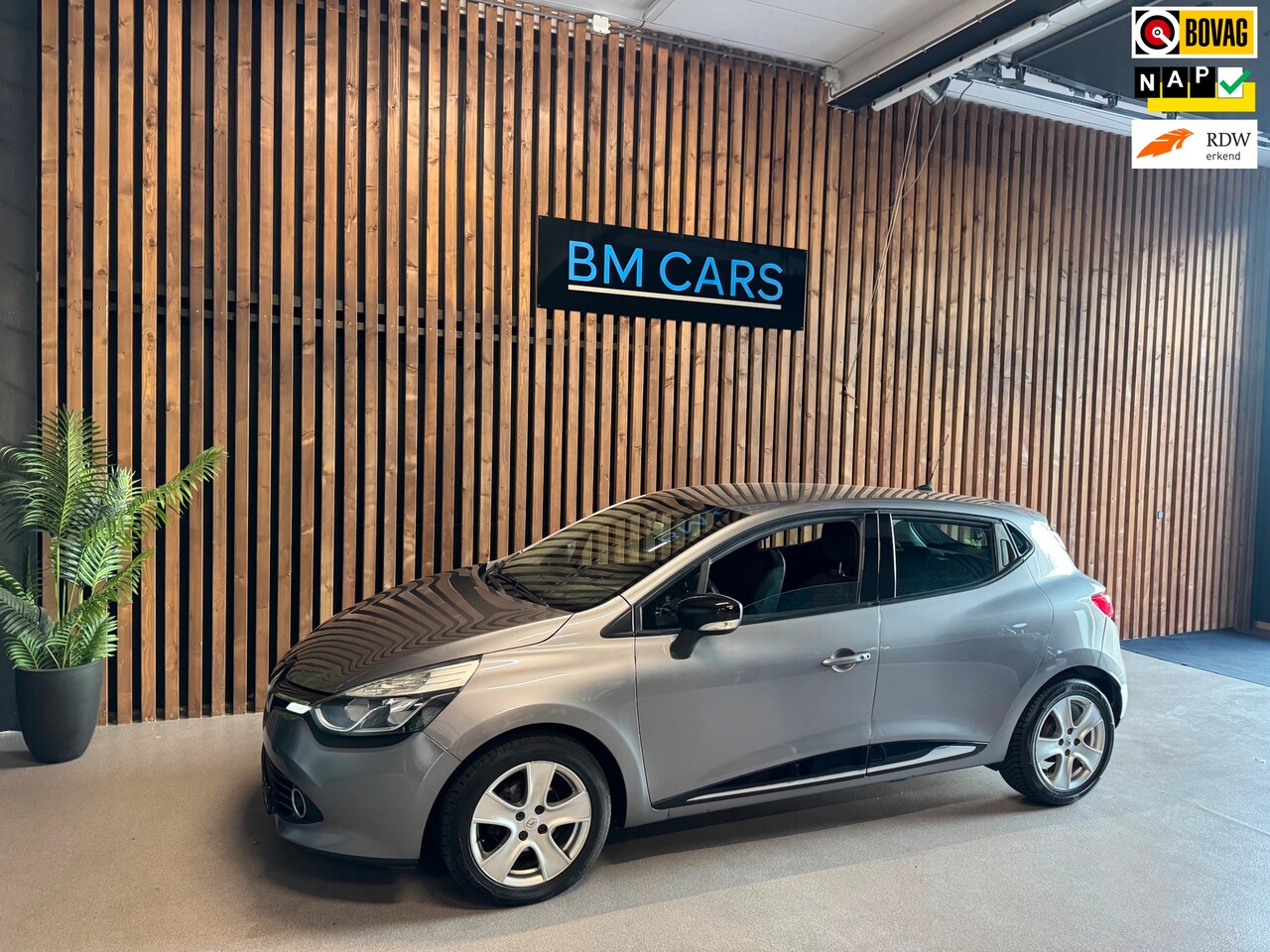 Renault Clio - 0.9 TCe Expression Airco, Navigatie , Cruise control - AutoWereld.nl