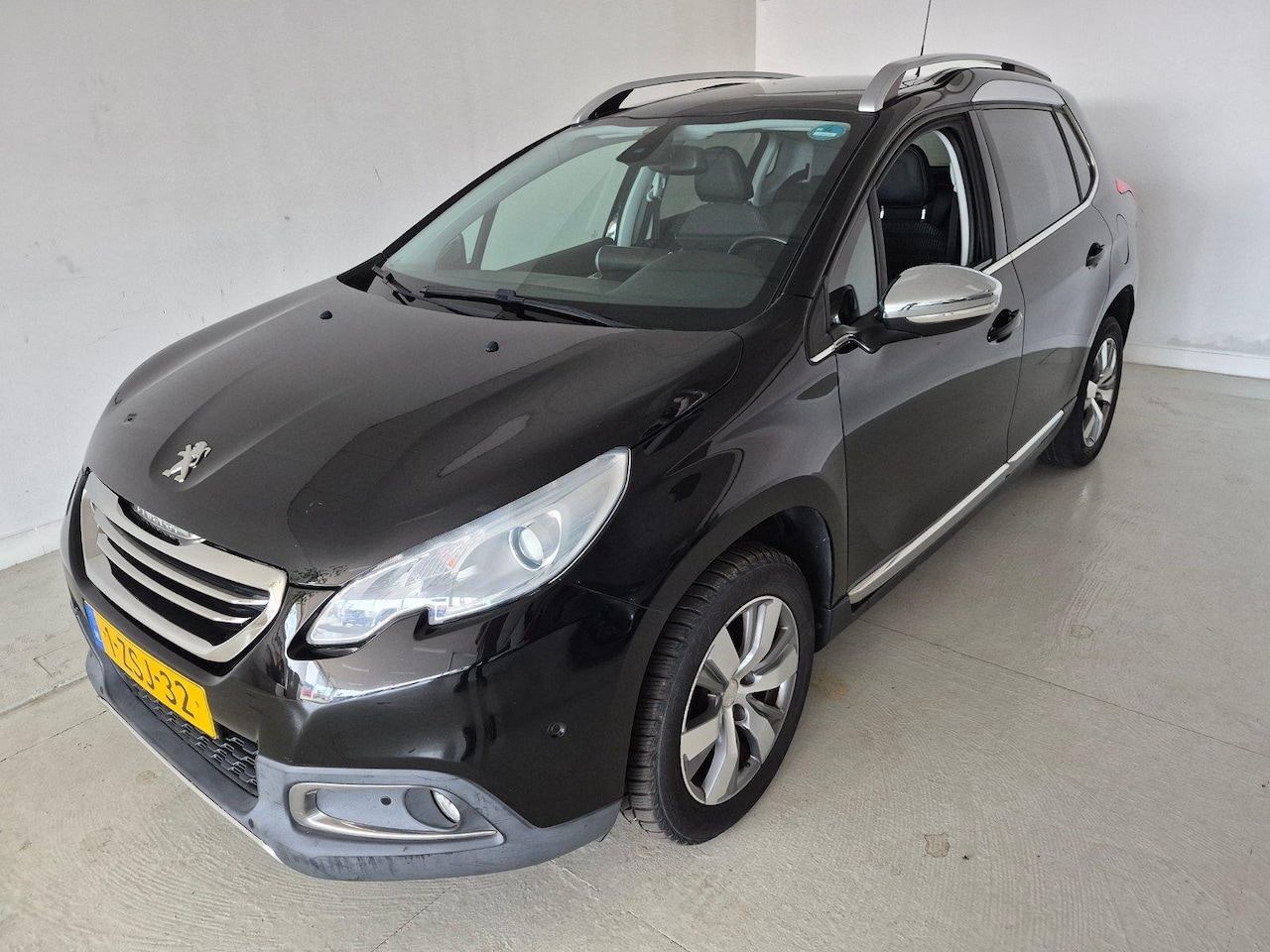 Peugeot 2008 - 1.2 Executive Automaat - AutoWereld.nl