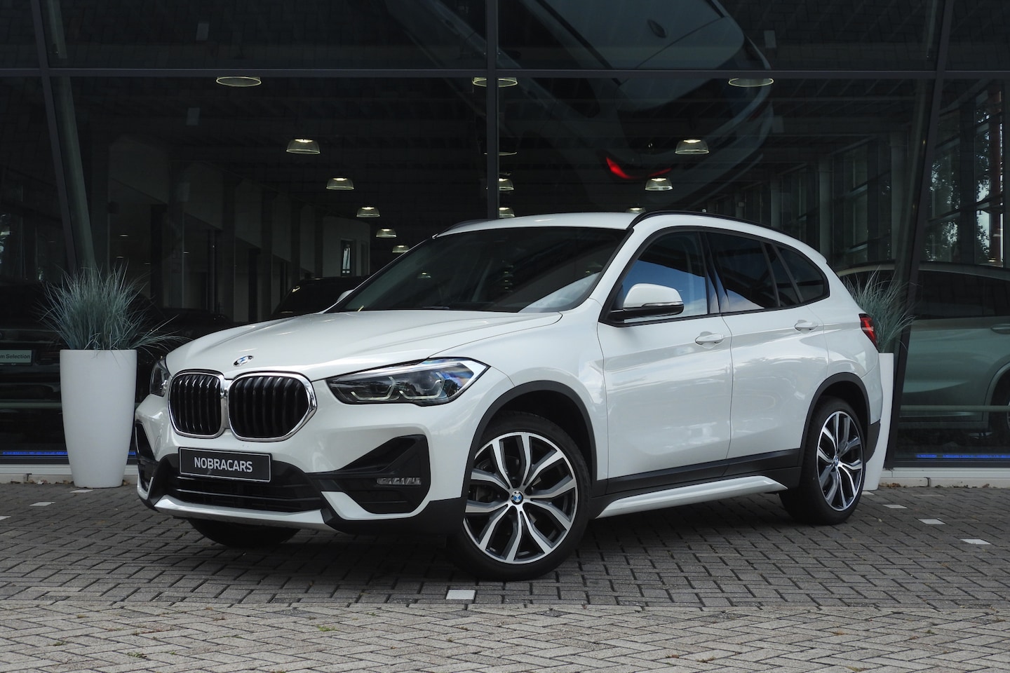 BMW X1 - xDrive25e M Sport Automaat / Panoramadak / Sportstoelen / Comfort Access / Active Cruise C - AutoWereld.nl