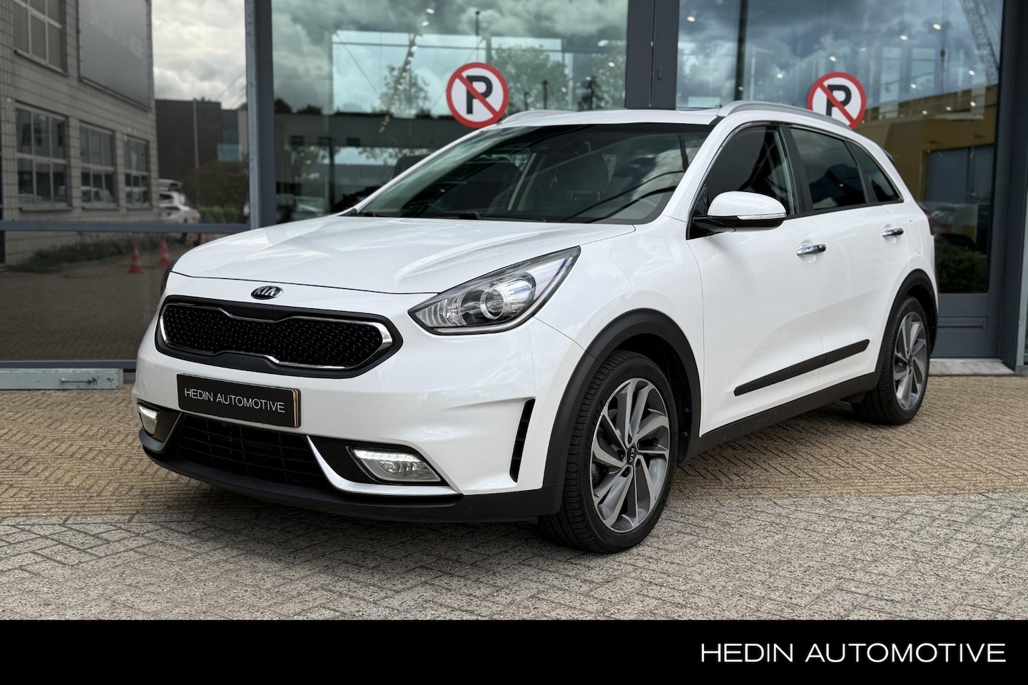 Kia Niro - 1.6 GDi Hybrid Edition | 18'' lichtmetaal | Schuif-kanteldak | Camera | Navigatie - AutoWereld.nl
