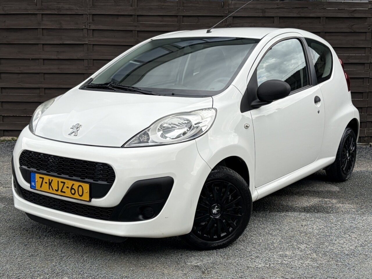 Peugeot 107 - 1.0 Access Accent / Airco / NAP - AutoWereld.nl