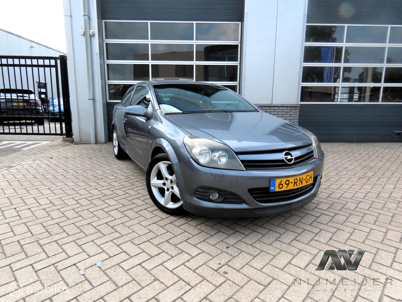 Opel Astra GTC - 1.8 Sport AUTOMAAT l AIRCO l LEDER l APK l - AutoWereld.nl